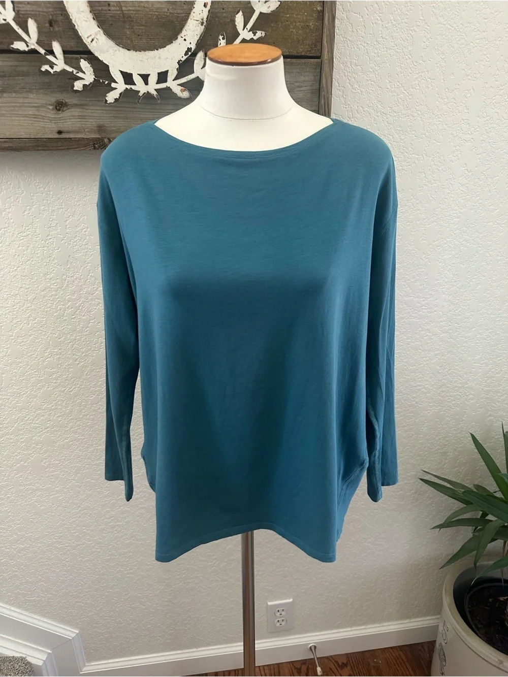 Lululemon Back In Action Women's‎ Teal Boatneck Long-Sleeve athletic Top size 6
